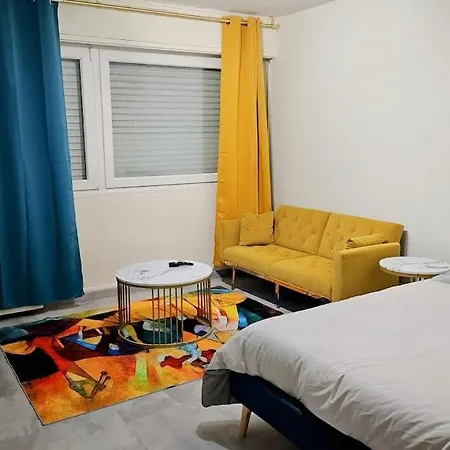 Cozy 3 Min Walk To Train Station Apartamento