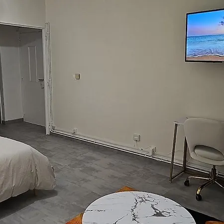 Apartment Cozy 3 Min Walk To Train Station *