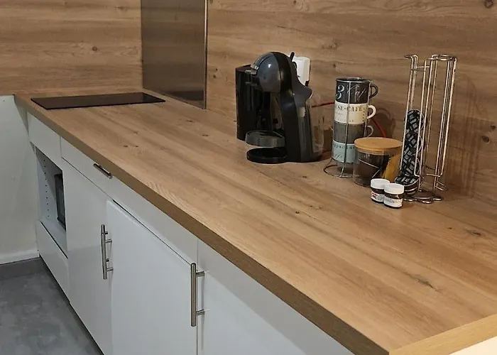 Апартаменты Cozy 3 Min Walk To Train Station